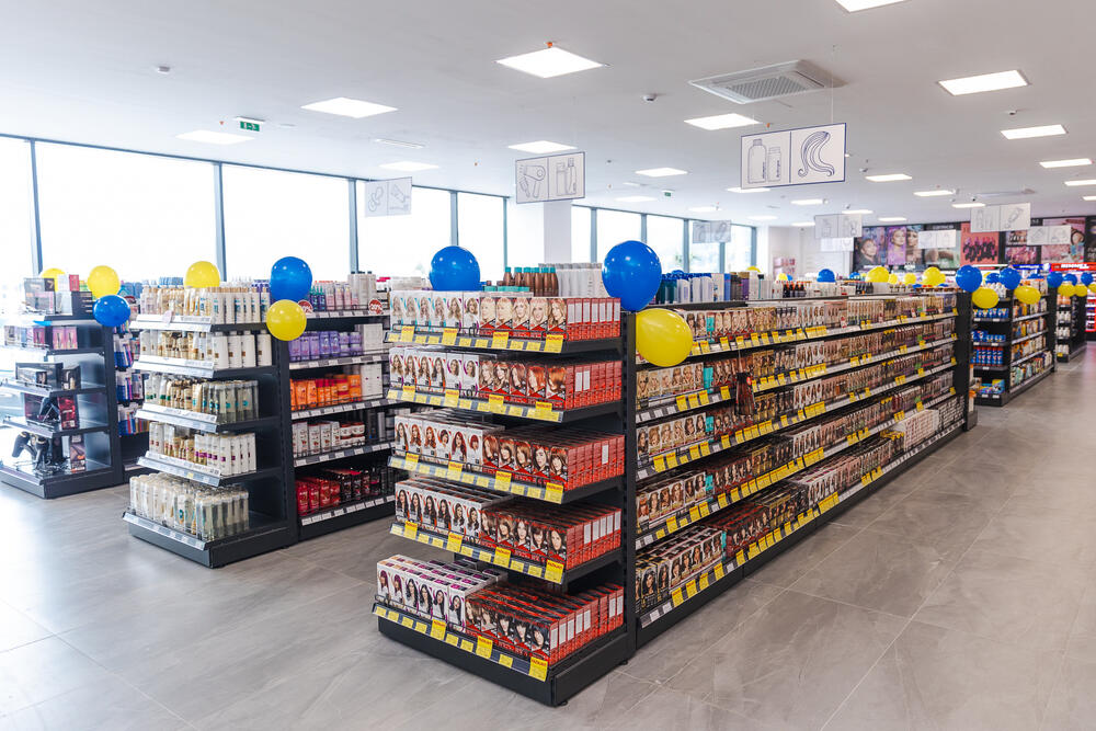 <p>Kompanija Mil-Pop je svečano otvorila svoju 18. prodavnicu u Boka Mallu u Radanovićima.</p>