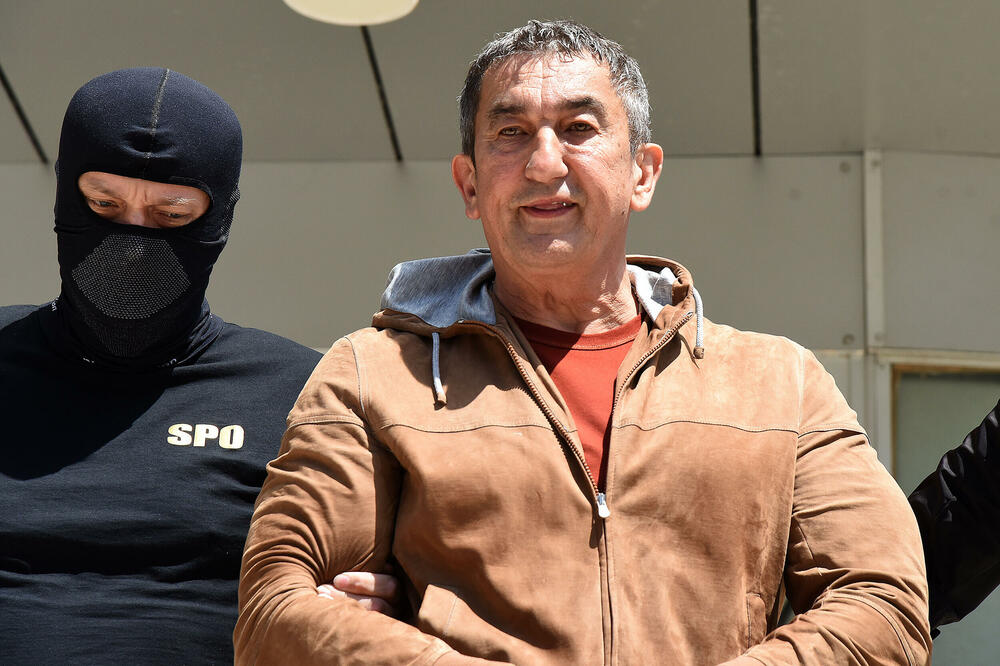 Golubovića izvode iz zgrade Specijalnog policijskog odjeljenja, Foto: Luka Zekovic