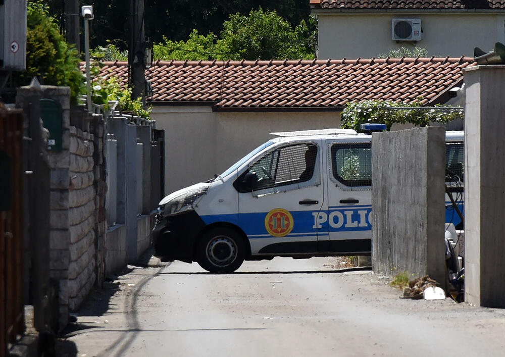Juče pretresli dio imovine penzionisanog bezbjednjaka