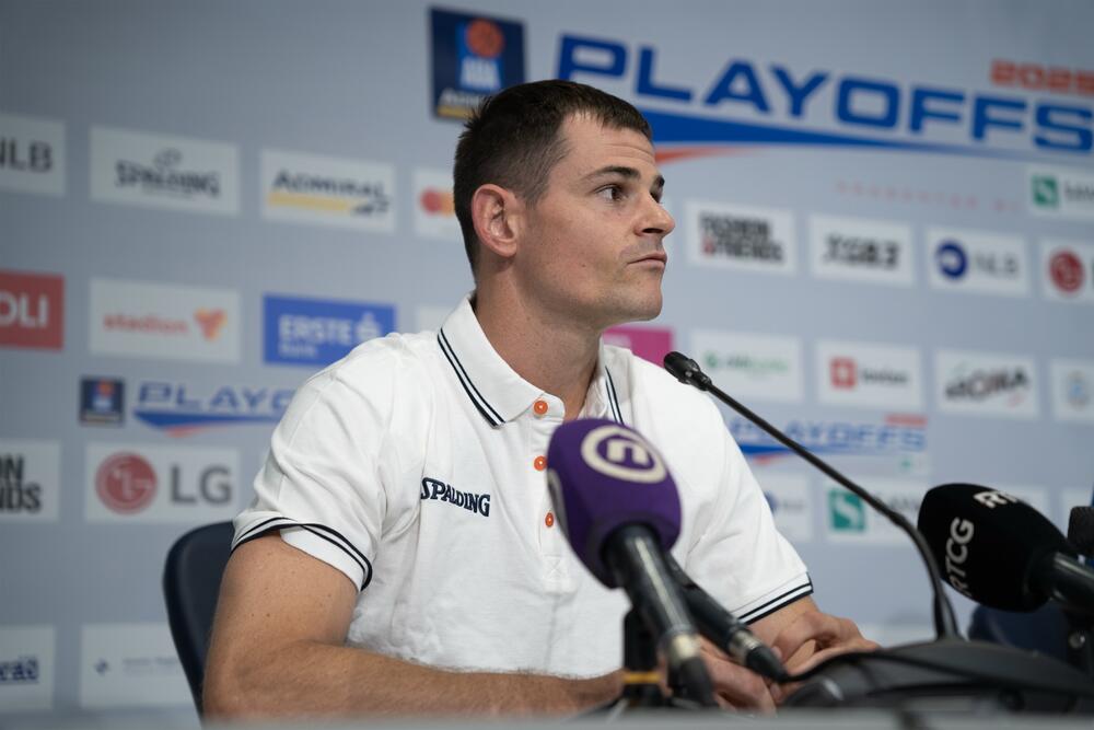 Megi na pres konferenciji