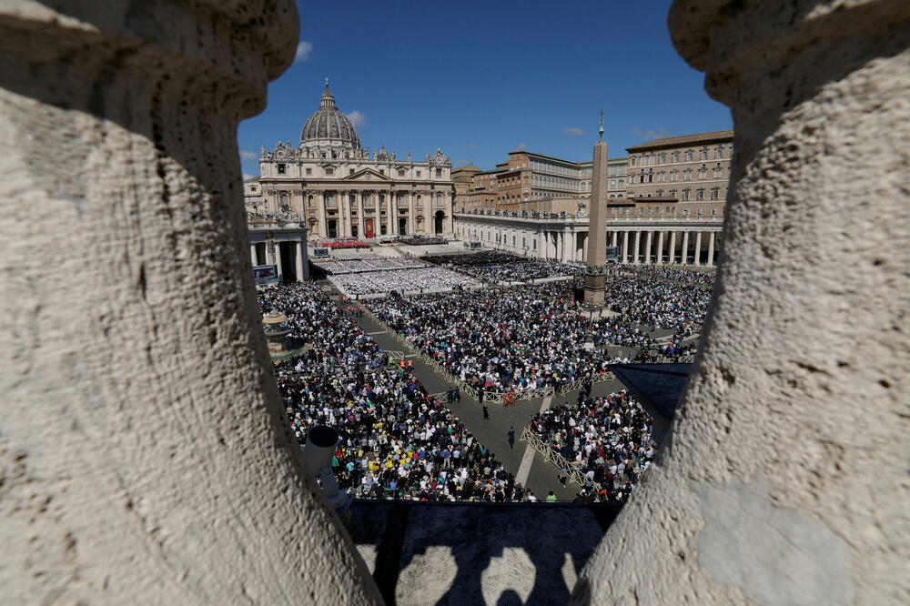Sa sahrane pape Franja, Foto: REUTERS