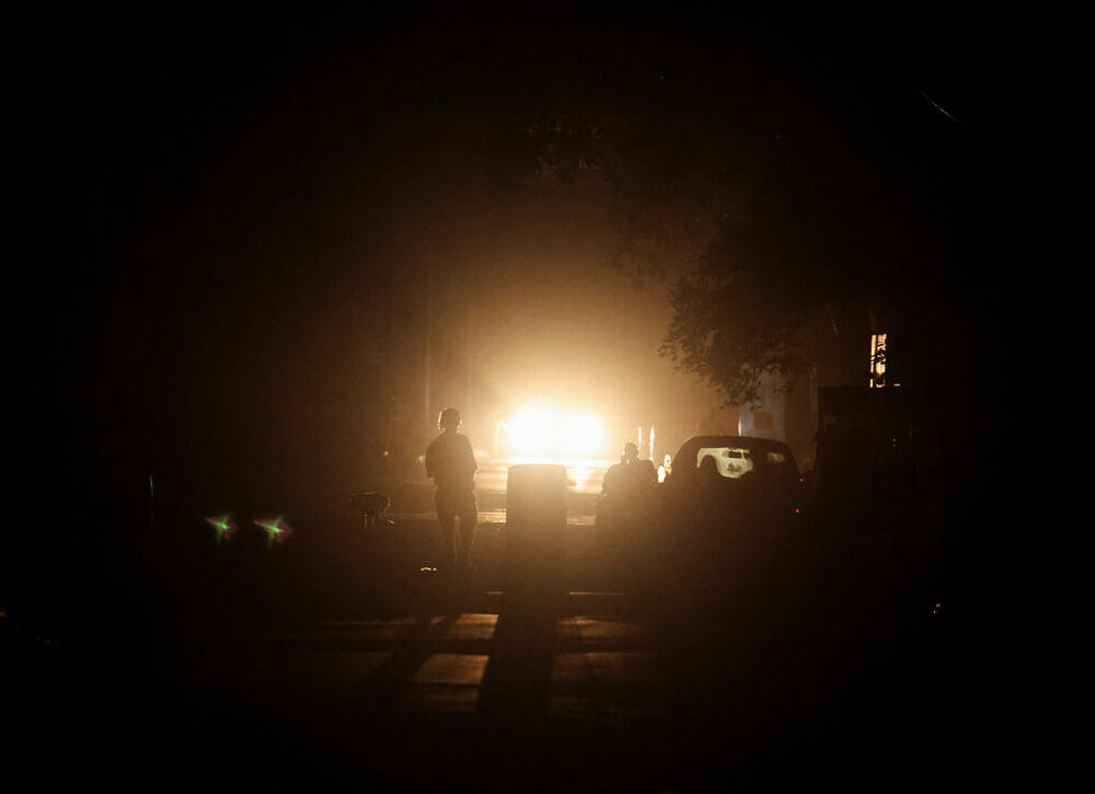 <p>Eksplozije su se čule u Srinagaru i Džamuu, a projektili i bljeskovi su viđeni na noćnom nebu iznad Džamua, slično događajima prethodne večeri, tvrde vlasti, stanovnici i svjedoci Rojtersa</p>