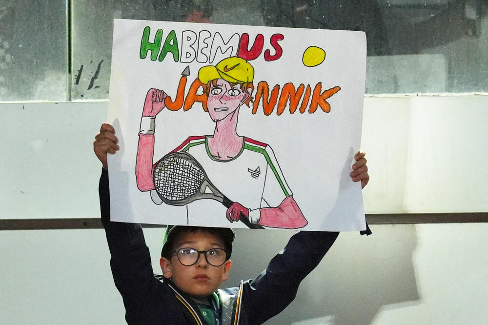 Imamo Janika: Maleni navijač je iskoristio čuveno "Imamo papu" da pozdravi Sinera, Foto: Reuters