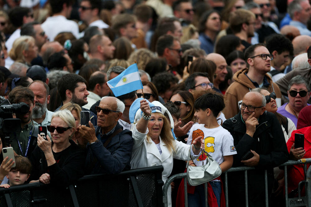 <p>Lav XIV održao govor nakon svoje prve nedjeljne molitve u svojstvu pape</p>