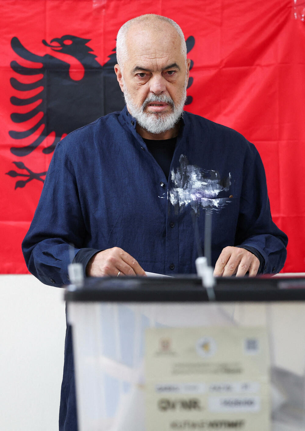 <p>Međunarodna zajednica pažljivo prati ove izbore, koji se smatraju testom pravilnog funkcionisanja krhkih institucija, nakon oštre kampanje u zemlji, daleko najviše proevropski orijentisanoj u regionu, koja je otvorila pregovore o pristupanju Evropskoj uniji (EU) u julu 2022. godine</p>