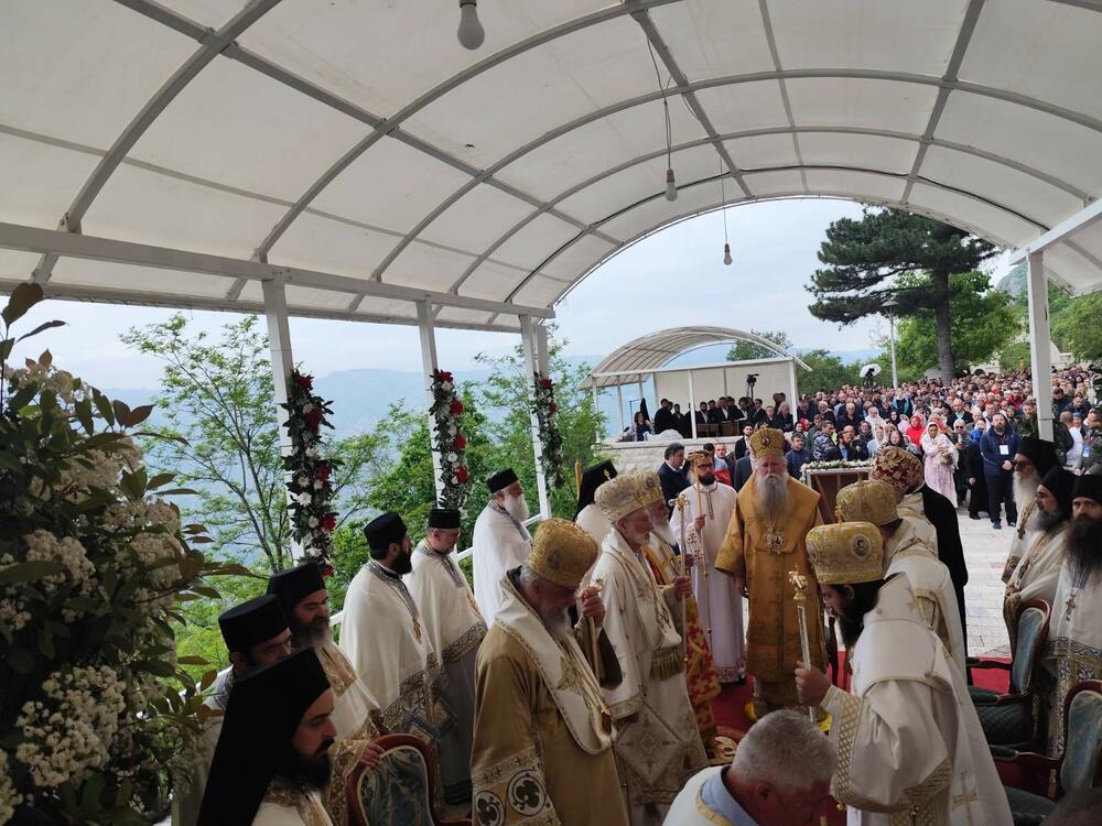 <p>Mnogi pješke prešli desetine, čak i stotine kilometara</p>