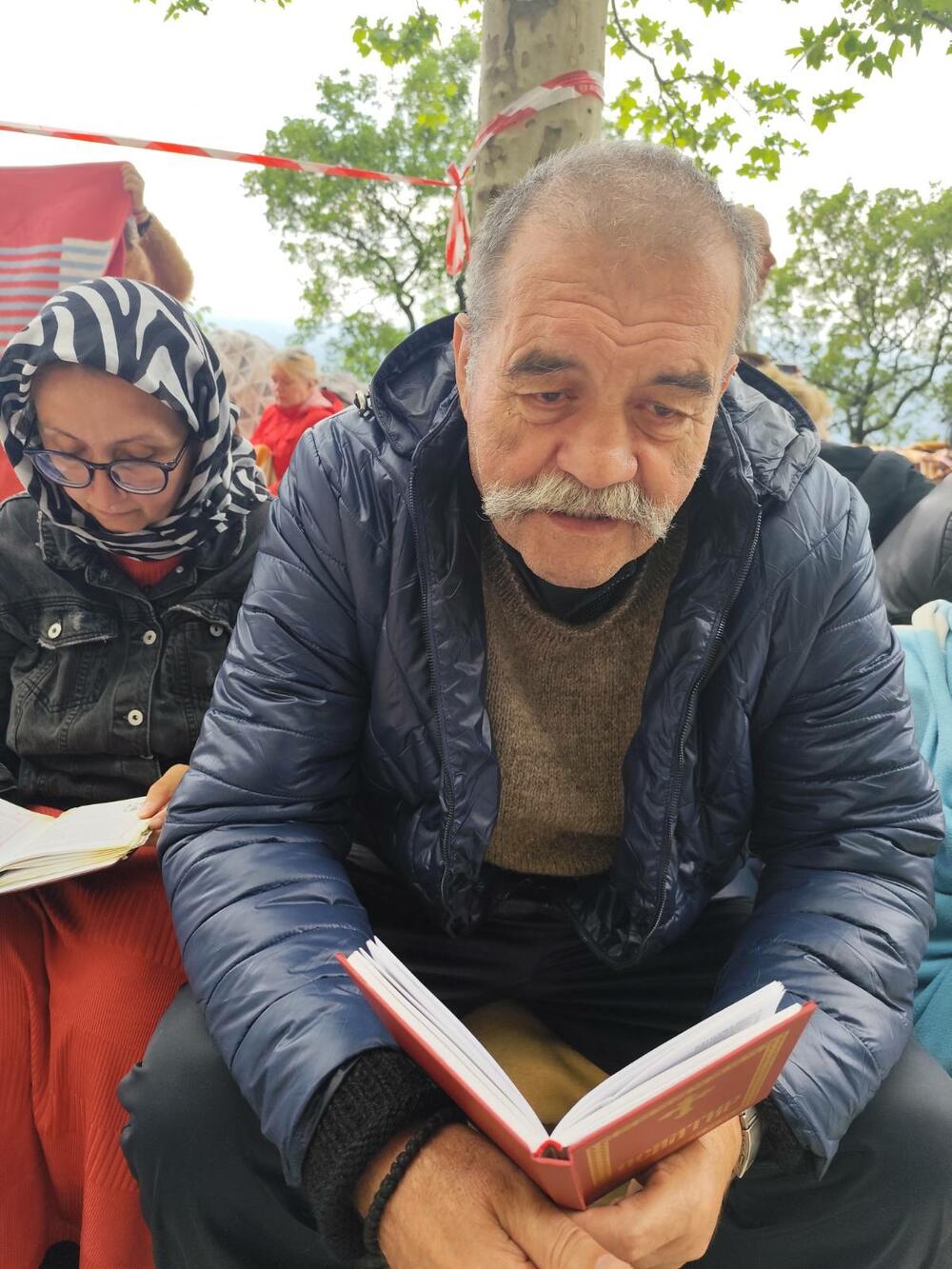 <p>Mnogi pješke prešli desetine, čak i stotine kilometara</p>