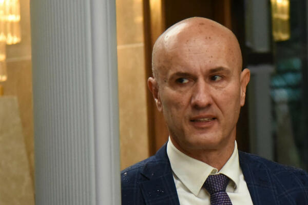 Duško, pazi metak. Hvala, Mišo