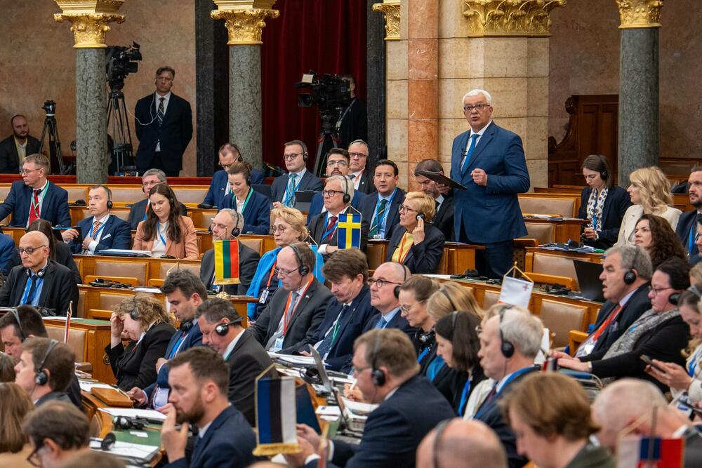 <p>On je rekao da je 28. saziv Skupštine Crne Gore za nevjerovatno kratko vrijeme u potpunosti odblokirao proces pristupanja i napravio istorijske rezultate, posebno ističući zatvaranje tri pregovaračka poglavlja krajem prošle godine</p>