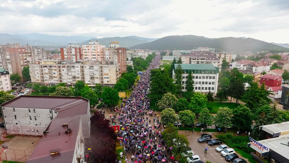 <p>Litiju, koja se u Nikšiću održava od 1996. godine i kojoj je i ove godine prisustvovao veliki broj građana, uprkos kiši koja kao da je postala zaštitni znak litije, predvodili su mitropolit crnogorsko-primorski Joanikije, veliki broj vladika, brojno sveštenstvo i monaštvo</p>