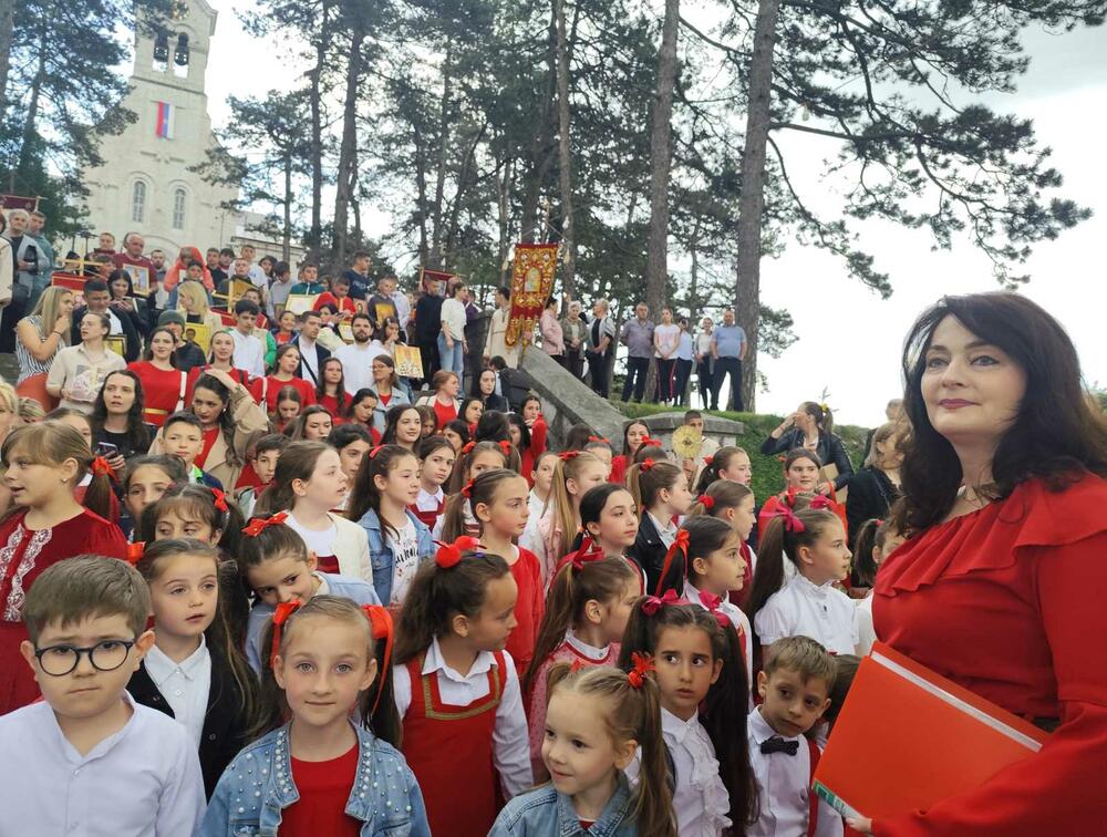 <p>Litiju, koja se u Nikšiću održava od 1996. godine i kojoj je i ove godine prisustvovao veliki broj građana, uprkos kiši koja kao da je postala zaštitni znak litije, predvodili su mitropolit crnogorsko-primorski Joanikije, veliki broj vladika, brojno sveštenstvo i monaštvo</p>