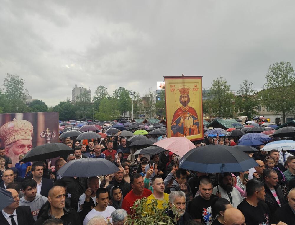 <p>Litiju, koja se u Nikšiću održava od 1996. godine i kojoj je i ove godine prisustvovao veliki broj građana, uprkos kiši koja kao da je postala zaštitni znak litije, predvodili su mitropolit crnogorsko-primorski Joanikije, veliki broj vladika, brojno sveštenstvo i monaštvo</p>