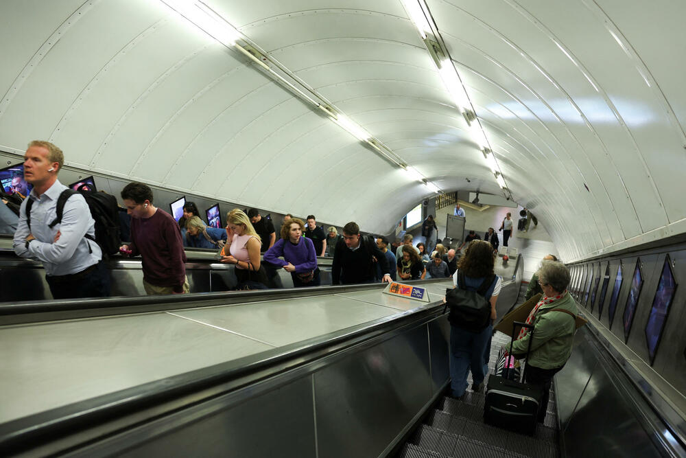 <p>Prema podacima sajta Transport for London, barem dvije linije podzemne željeznice ne rade jer nema struje, a na najmanje još tri liniji došlo je do ozbiljnih kašnjenja ili je došlo do djelimičnog prekida saobraćaja</p>