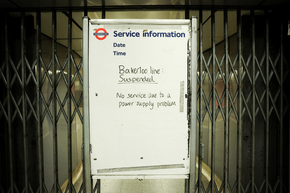 <p>Prema podacima sajta Transport for London, barem dvije linije podzemne željeznice ne rade jer nema struje, a na najmanje još tri liniji došlo je do ozbiljnih kašnjenja ili je došlo do djelimičnog prekida saobraćaja</p>