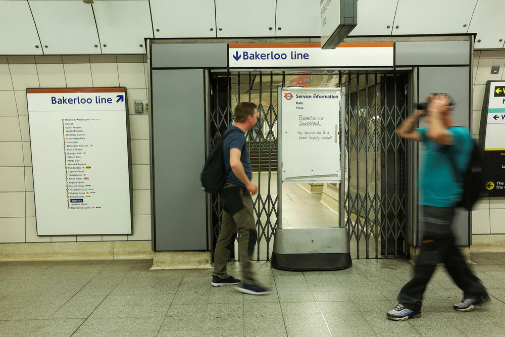 <p>Prema podacima sajta Transport for London, barem dvije linije podzemne željeznice ne rade jer nema struje, a na najmanje još tri liniji došlo je do ozbiljnih kašnjenja ili je došlo do djelimičnog prekida saobraćaja</p>
