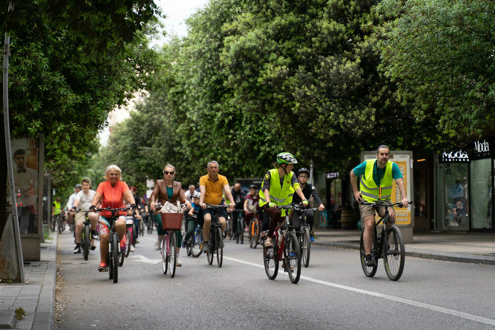 <p>Iz NVO Biciko.me je saopšteno da je više od 300 ljudi svih generacija uživalo vozeći biciklo ulicama Podgorice u dužini od devet kilometara, poslavši snažnu poruku o značaju aktivnog kretanja za očuvanje zdravlja</p>