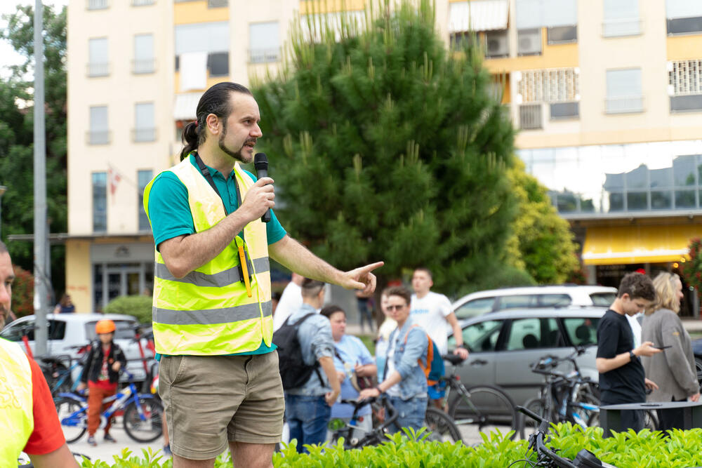 <p>Iz NVO Biciko.me je saopšteno da je više od 300 ljudi svih generacija uživalo vozeći biciklo ulicama Podgorice u dužini od devet kilometara, poslavši snažnu poruku o značaju aktivnog kretanja za očuvanje zdravlja</p>