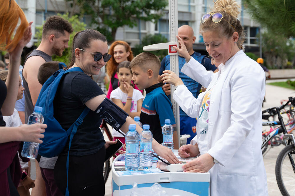 <p>Iz NVO Biciko.me je saopšteno da je više od 300 ljudi svih generacija uživalo vozeći biciklo ulicama Podgorice u dužini od devet kilometara, poslavši snažnu poruku o značaju aktivnog kretanja za očuvanje zdravlja</p>