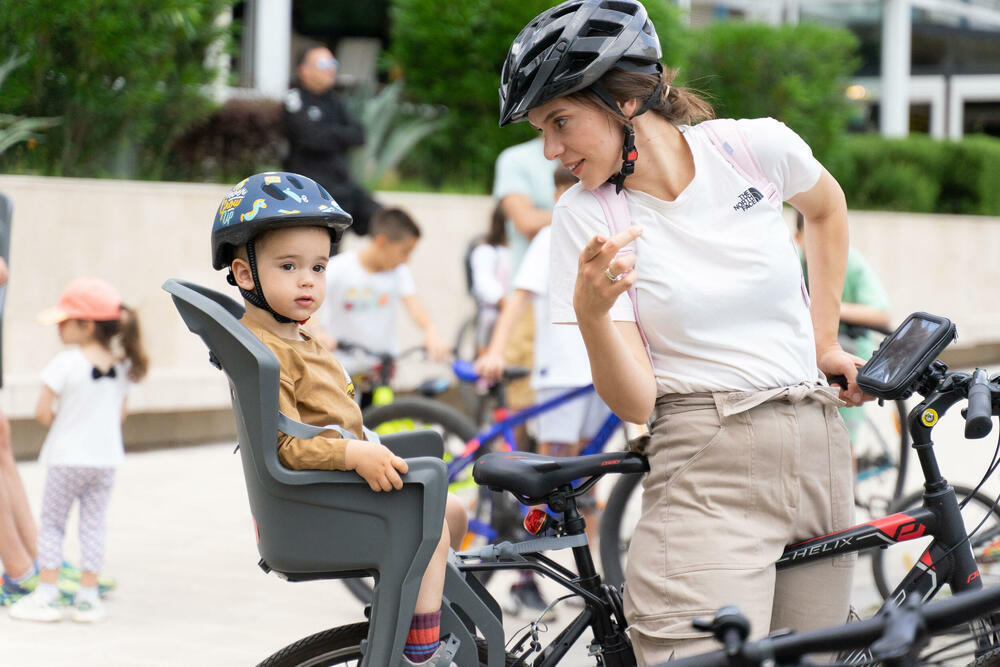 <p>Iz NVO Biciko.me je saopšteno da je više od 300 ljudi svih generacija uživalo vozeći biciklo ulicama Podgorice u dužini od devet kilometara, poslavši snažnu poruku o značaju aktivnog kretanja za očuvanje zdravlja</p>