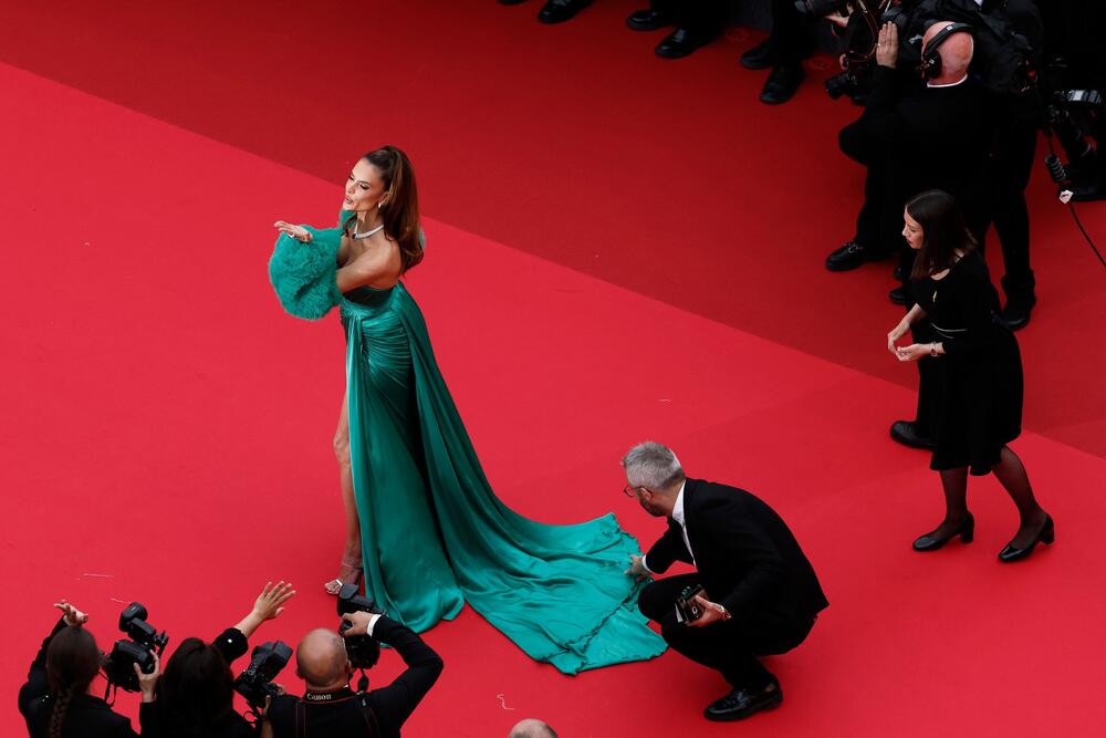 <p>Legendarnom glumcu priznanje je uručio mlađi kolega, Leonardo di Kaprio</p>