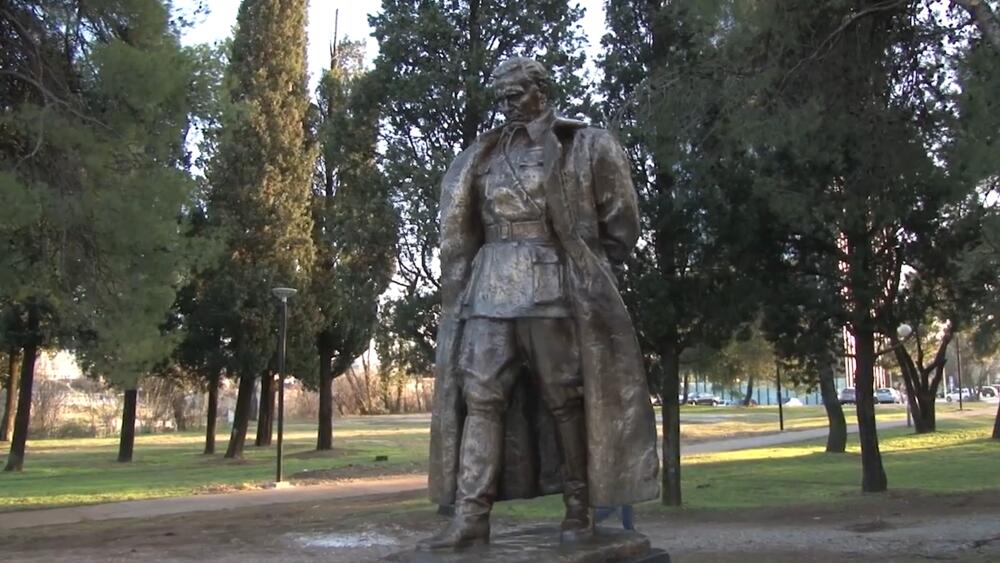 Spomenik Josipu Brozu Titu u Podgorici