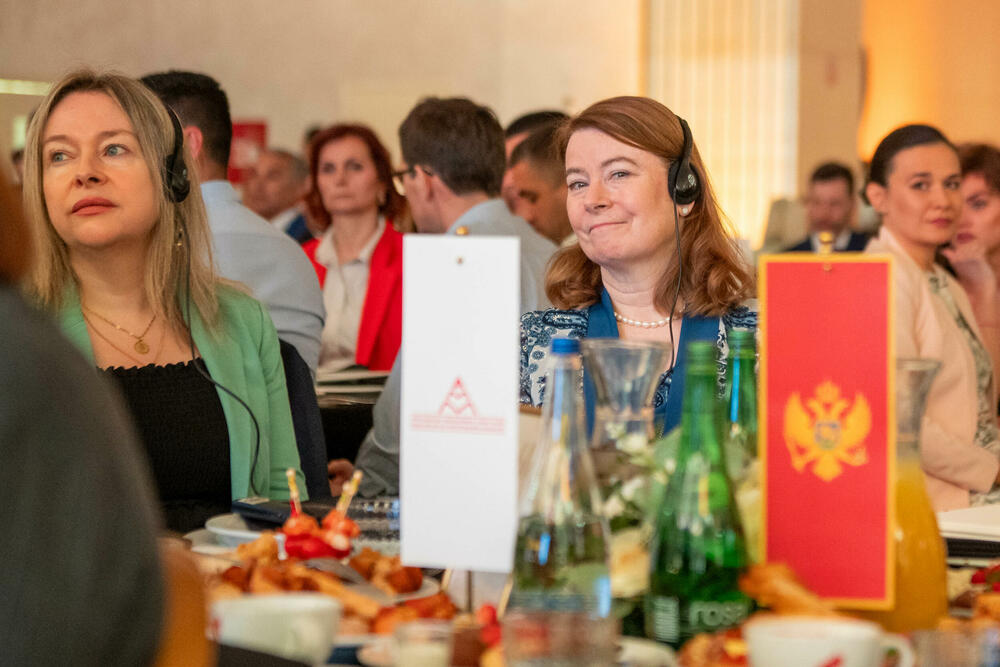 <p>Znanje, integritet i liderstvo moraju postati osnova napredovanja i odlučivanja, kazao je predsjednik AMM-a Budimir Raičković</p>