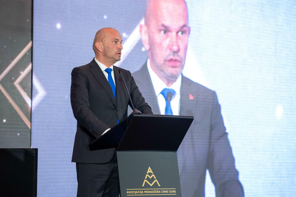 <p>Znanje, integritet i liderstvo moraju postati osnova napredovanja i odlučivanja, kazao je predsjednik AMM-a Budimir Raičković</p>