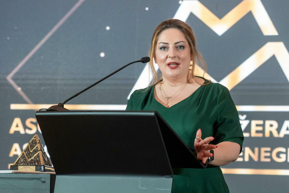 <p>Znanje, integritet i liderstvo moraju postati osnova napredovanja i odlučivanja, kazao je predsjednik AMM-a Budimir Raičković</p>