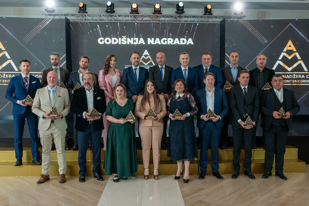 <p>Znanje, integritet i liderstvo moraju postati osnova napredovanja i odlučivanja, kazao je predsjednik AMM-a Budimir Raičković</p>