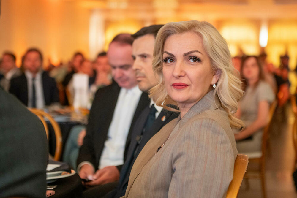 <p>Znanje, integritet i liderstvo moraju postati osnova napredovanja i odlučivanja, kazao je predsjednik AMM-a Budimir Raičković</p>