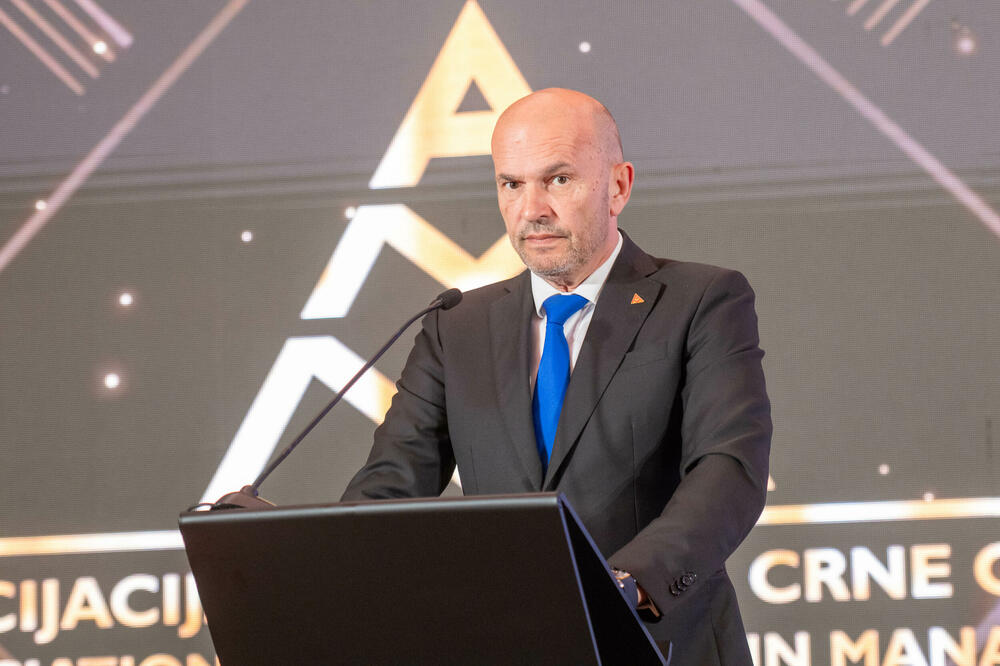 <p>Znanje, integritet i liderstvo moraju postati osnova napredovanja i odlučivanja, kazao je predsjednik AMM-a Budimir Raičković</p>