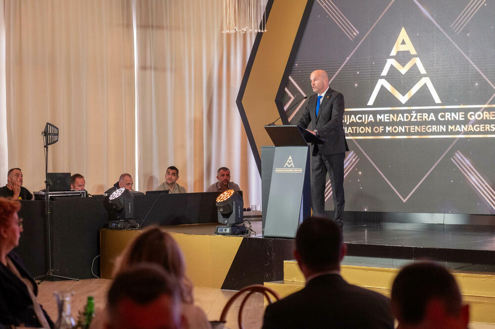 <p>Znanje, integritet i liderstvo moraju postati osnova napredovanja i odlučivanja, kazao je predsjednik AMM-a Budimir Raičković</p>