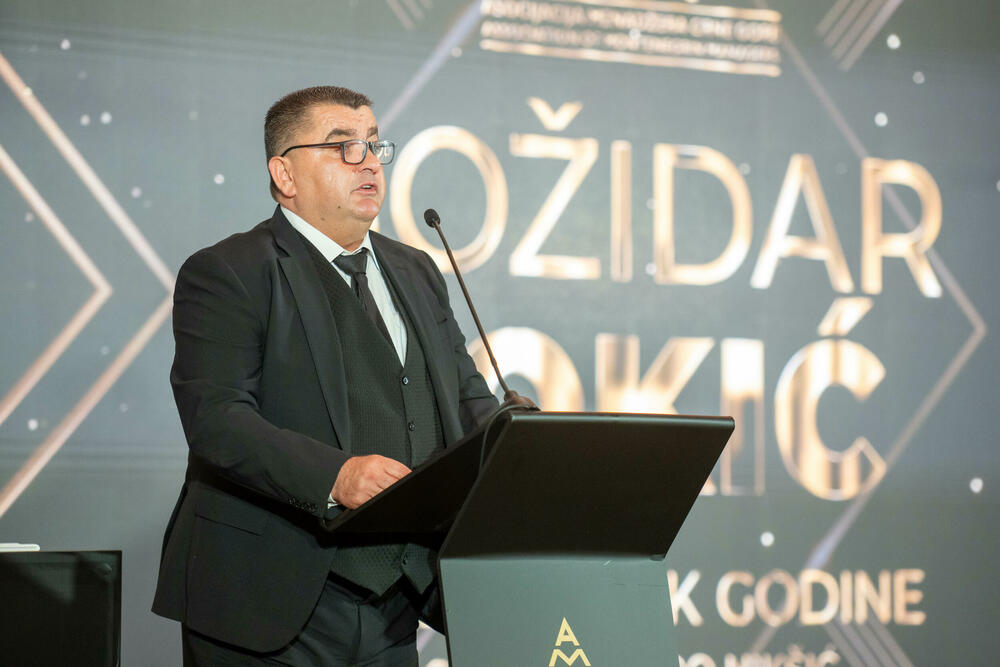 <p>Znanje, integritet i liderstvo moraju postati osnova napredovanja i odlučivanja, kazao je predsjednik AMM-a Budimir Raičković</p>