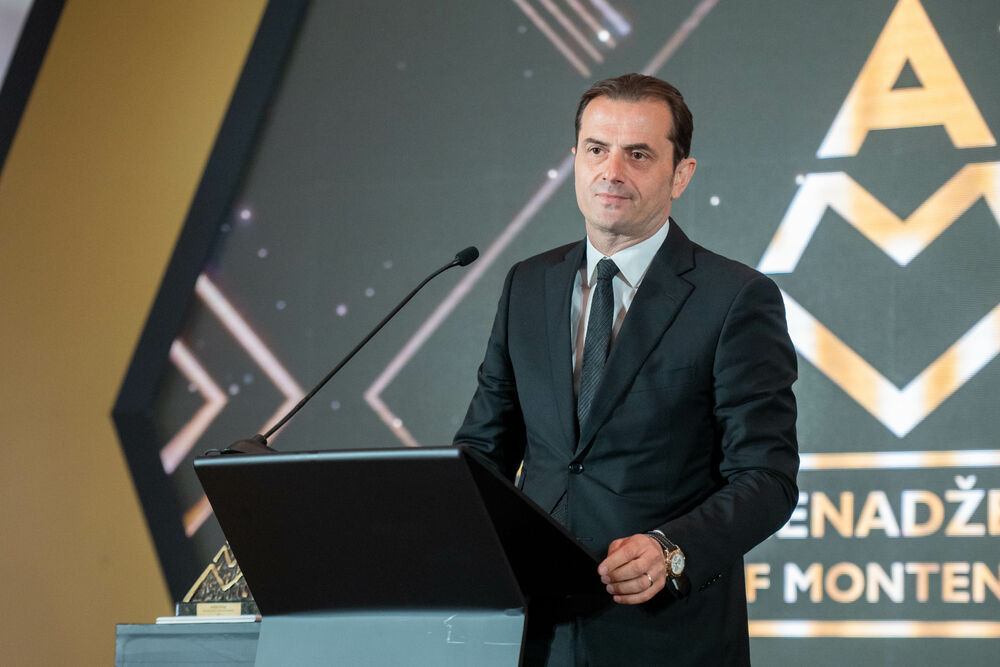 <p>Znanje, integritet i liderstvo moraju postati osnova napredovanja i odlučivanja, kazao je predsjednik AMM-a Budimir Raičković</p>