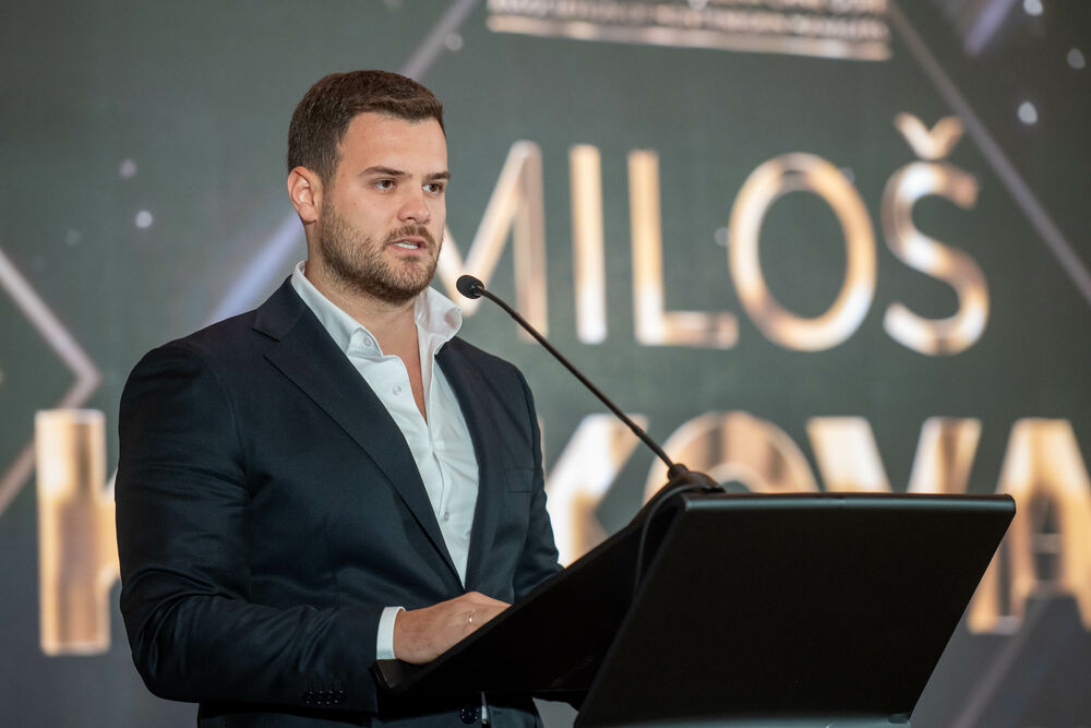 <p>Znanje, integritet i liderstvo moraju postati osnova napredovanja i odlučivanja, kazao je predsjednik AMM-a Budimir Raičković</p>