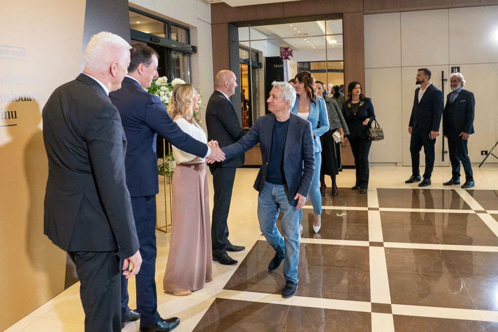 <p>Znanje, integritet i liderstvo moraju postati osnova napredovanja i odlučivanja, kazao je predsjednik AMM-a Budimir Raičković</p>