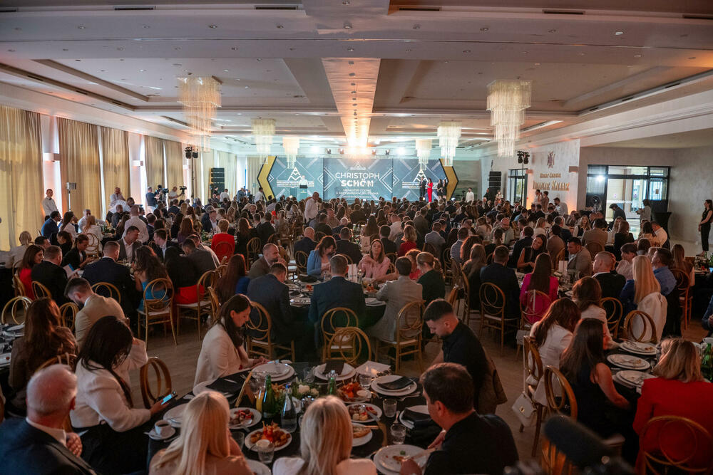 <p>Znanje, integritet i liderstvo moraju postati osnova napredovanja i odlučivanja, kazao je predsjednik AMM-a Budimir Raičković</p>