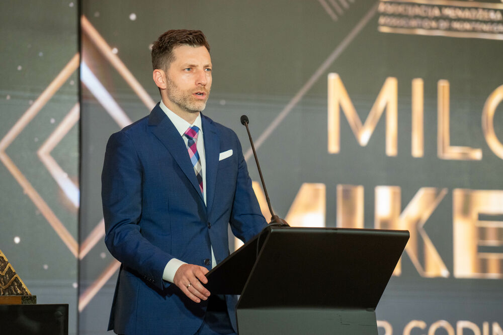 <p>Znanje, integritet i liderstvo moraju postati osnova napredovanja i odlučivanja, kazao je predsjednik AMM-a Budimir Raičković</p>