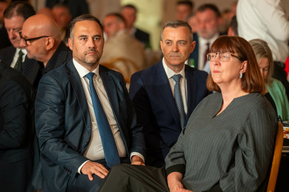 <p>Znanje, integritet i liderstvo moraju postati osnova napredovanja i odlučivanja, kazao je predsjednik AMM-a Budimir Raičković</p>