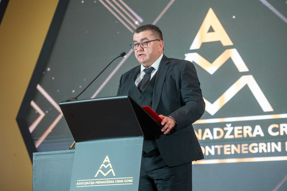 <p>Znanje, integritet i liderstvo moraju postati osnova napredovanja i odlučivanja, kazao je predsjednik AMM-a Budimir Raičković</p>