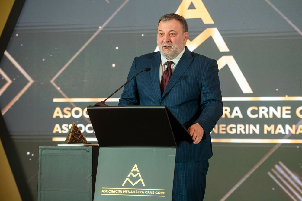 <p>Znanje, integritet i liderstvo moraju postati osnova napredovanja i odlučivanja, kazao je predsjednik AMM-a Budimir Raičković</p>