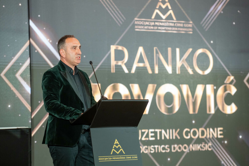 <p>Znanje, integritet i liderstvo moraju postati osnova napredovanja i odlučivanja, kazao je predsjednik AMM-a Budimir Raičković</p>