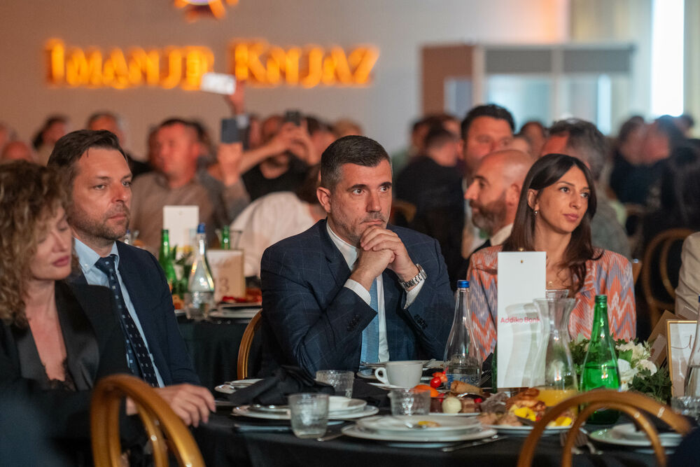 <p>Znanje, integritet i liderstvo moraju postati osnova napredovanja i odlučivanja, kazao je predsjednik AMM-a Budimir Raičković</p>