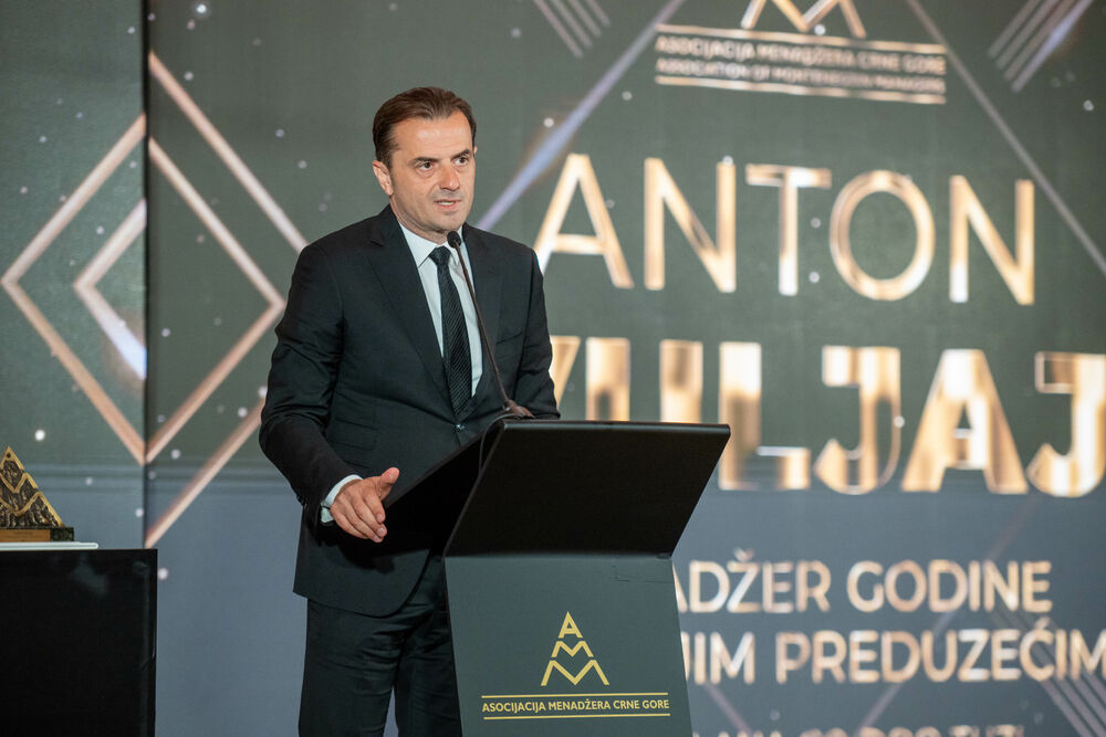 <p>Znanje, integritet i liderstvo moraju postati osnova napredovanja i odlučivanja, kazao je predsjednik AMM-a Budimir Raičković</p>