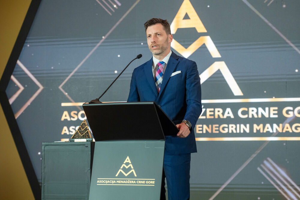 <p>Znanje, integritet i liderstvo moraju postati osnova napredovanja i odlučivanja, kazao je predsjednik AMM-a Budimir Raičković</p>