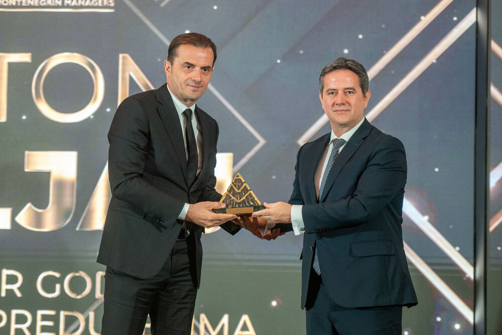 <p>Znanje, integritet i liderstvo moraju postati osnova napredovanja i odlučivanja, kazao je predsjednik AMM-a Budimir Raičković</p>