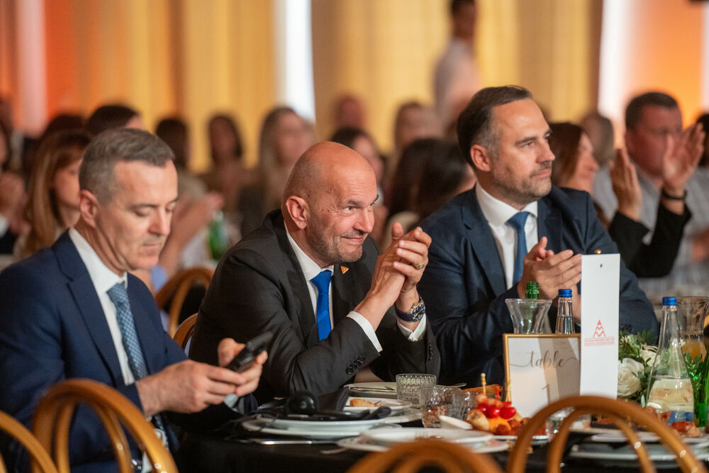 <p>Znanje, integritet i liderstvo moraju postati osnova napredovanja i odlučivanja, kazao je predsjednik AMM-a Budimir Raičković</p>