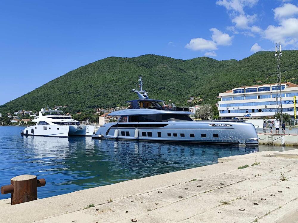 <p>Čelnici A42 brodogradilišta priredili dan za medije i prestavili dostignuća u obnmovi brodoremotne djelatnosti u Crnoj Gori</p>