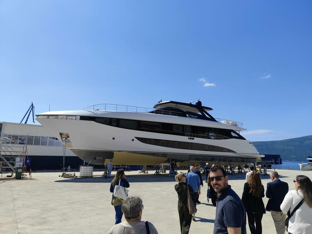 <p>Čelnici A42 brodogradilišta priredili dan za medije i prestavili dostignuća u obnmovi brodoremotne djelatnosti u Crnoj Gori</p>