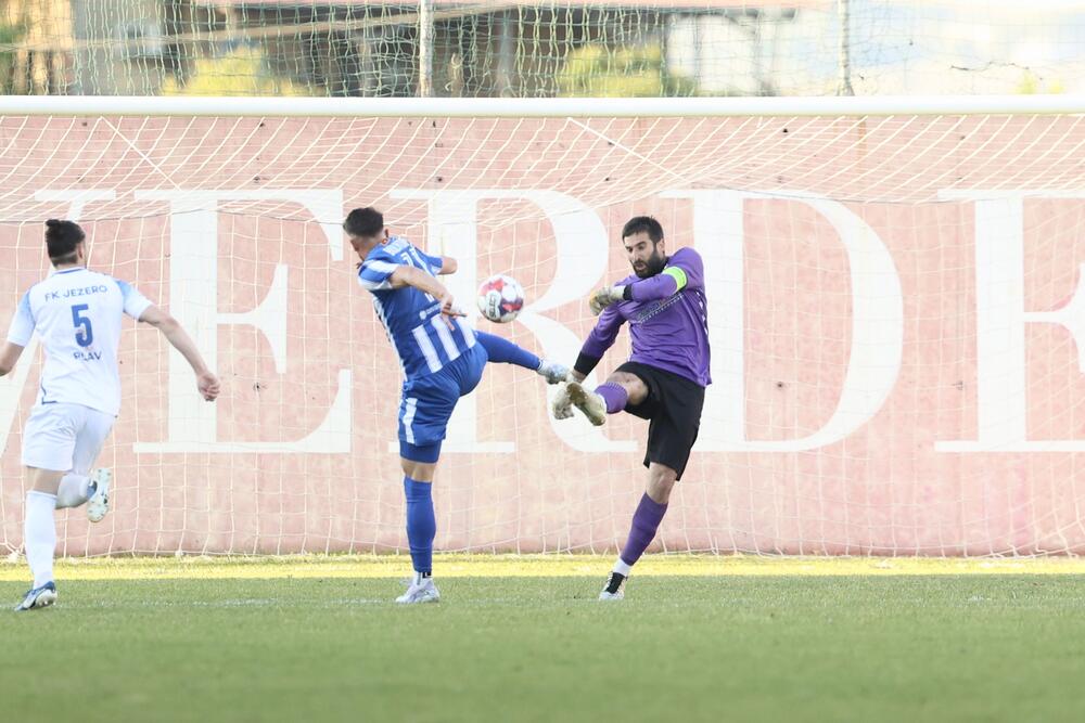 <p>U MeridianBet Prvoj crnogorskoj fudbalskoj ligi odigrane utakmice 34. kola</p>